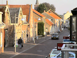 Veel deelnemers zitten aan de Dorpsstraat