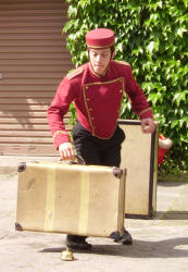 De bellboy aan het werk in Ovezande